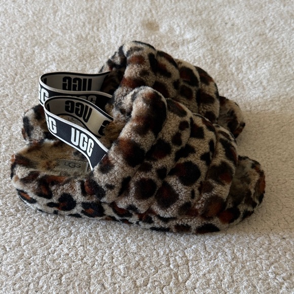 UGG Leopard Print Fluffy Slippers Size 9 - Picture 2 of 8